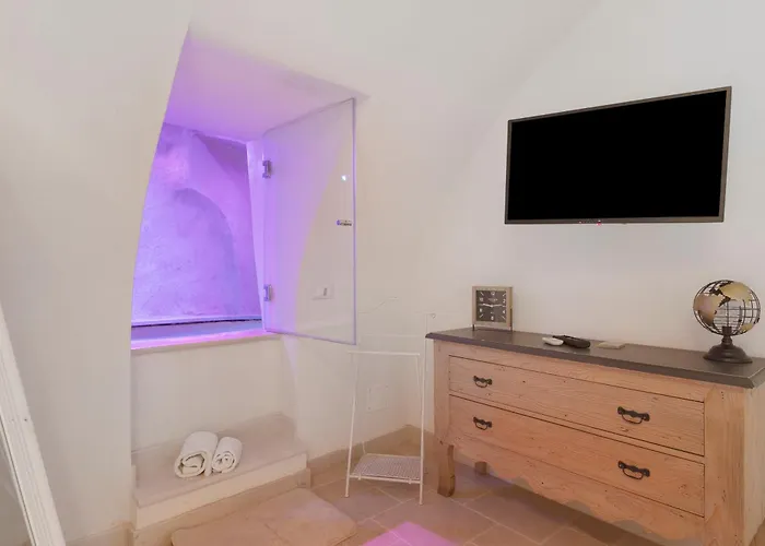 Casa Tuccia 奥斯图尼